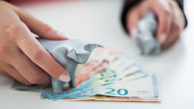 Geld nachhaltig anzulegen ist nicht nur gut für das Gewissen - auch die Rendite kann für Anleger gut sein. Geld nachhaltig anzulegen ist nicht nur gut für das Gewissen - auch die Rendite kann für Anleger gut sein.