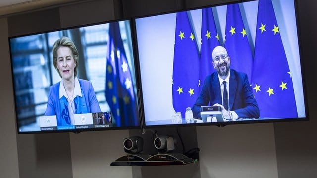 Charles Michel, Präsident des Europäischen Rates, spricht per Videoschalte mit EU-Kommissionschefin Ursula von der Leyen. Charles Michel, Präsident des Europäischen Rates, spricht per Videoschalte mit EU-Kommissionschefin Ursula von der Leyen.
