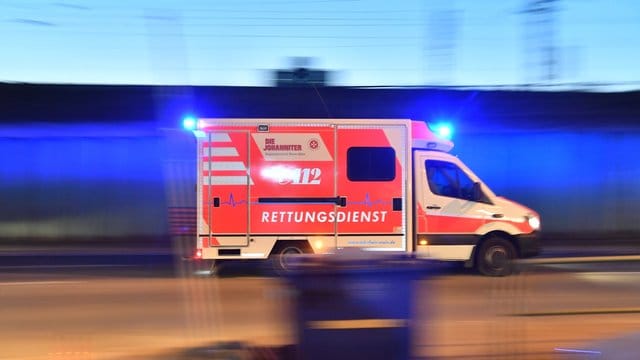 Rettungwagen mit Blaulicht