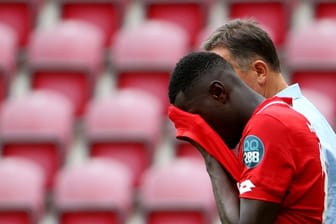 Moussa Niakhate vom FSV Mainz 05 ist nach der Niederlage frustriert.