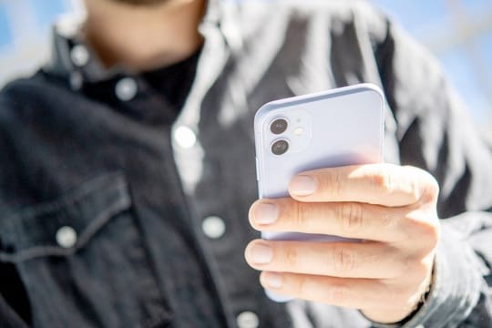 Schnell ein Gruß nach Hause: Für Alltagsnachrichten können iPhone-Beseitzer eine praktische Komfort-Funktion nutzen.