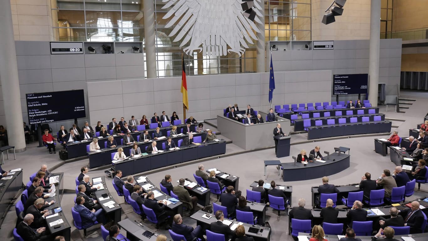 Bundesregierung im Plenarsaal: Am Freitag soll über die Pläne der EU-Kommission beraten werden.