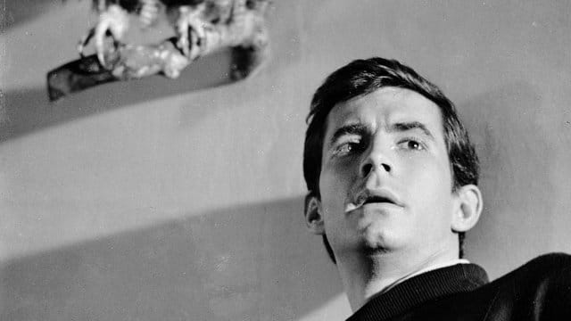 Ein junger Mann mit vielen Problemen und einer mörderischen Energie: Norman Bates (Anthony Perkins). Ein junger Mann mit vielen Problemen und einer mörderischen Energie: Norman Bates (Anthony Perkins).