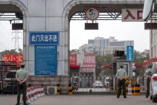 Auf einem Großmarkt in Peking gab es einen neuen Corona-Ausbruch.