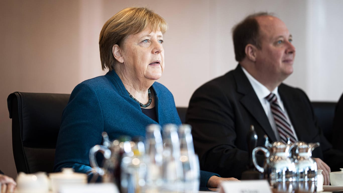 Bundeskanzlerin Angela Merkel und Helge Braun, Chef des Bundeskanzleramts: "Wir Deutschen können stolz sein, wie wir durch diese Krise steuern."