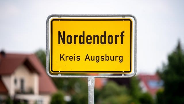 In Nordendorf sind zwei Jugendliche unter noch ungeklärten Umständen ums Leben gekommen. In Nordendorf sind zwei Jugendliche unter noch ungeklärten Umständen ums Leben gekommen.