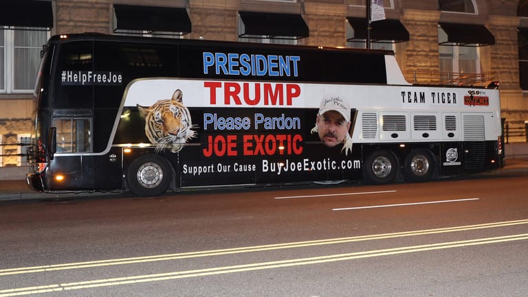 Joe Exotic: Ein PR-Team des Netflix-Stars will Donald Trump in Washington um Begnadigung bitten.