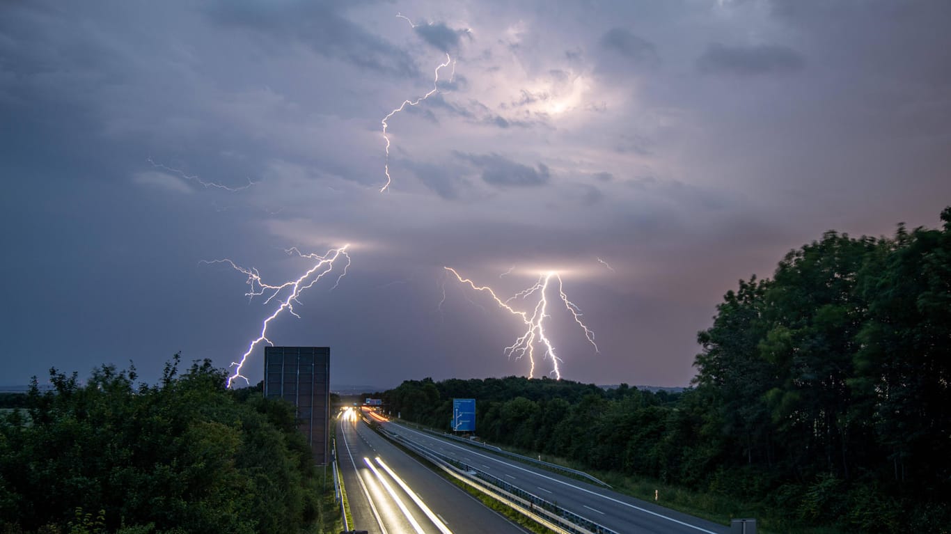 Gewitter in Hessen: In der Mitte Deutschlands kann es in dieser Woche zu Schauern, Blitz und Donner kommen.