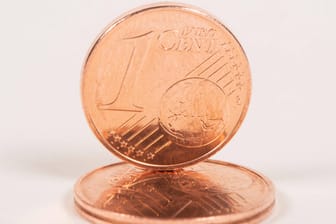Ein und Zwei-Centstücke: Ein Mann hat ein Geldstück verschluckt – vor einigen Monaten. (Symbolbild)