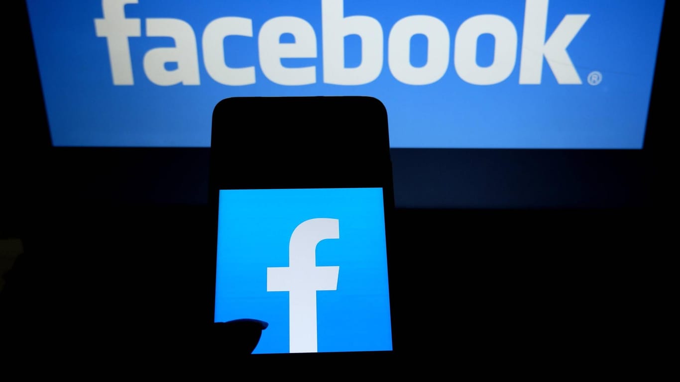 Das Logo von Facebook (Symbolbild): Journalisten und Verlage fordern ein schärferes Vorgehen gegen soziale Netzwerke.