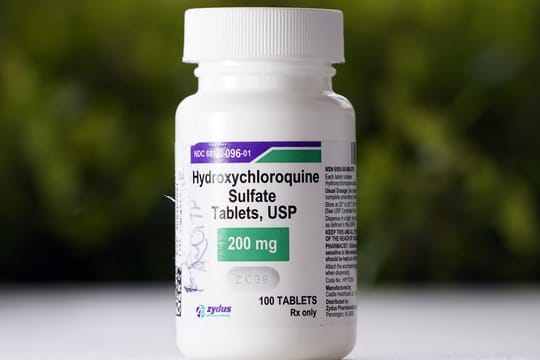 Die US-Lebensmittel- und Arzneimittelbehörde hat die Ausnahmegenehmigung für Hydroxychloroquin zur Covid-19-Behandlung widerrufen.