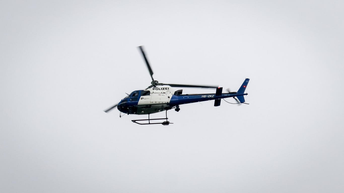 Ein Helikopter der Polizei (Symbolbild): In Düsseldorf hat die lautstarke Fahndung für Aufsehen gesorgt.
