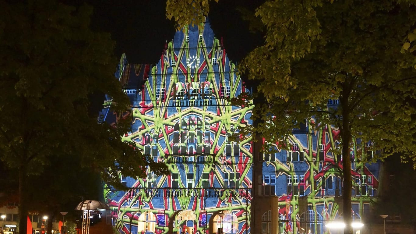 Das illuminierte Rathaus zu den Nachtansichten 2014: Die beliebte Veranstaltung fällt nun offiziell aus.