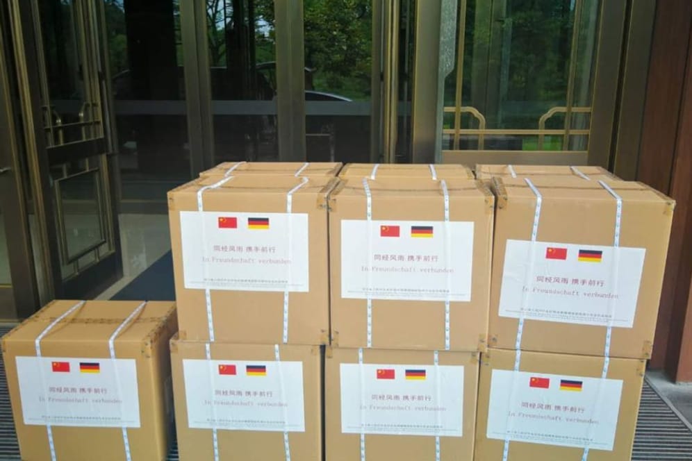 Kisten auf einem Stapel: Das Klinikum soll aus einer ehemals vom Coronavirus stark betroffenen Region Chinas ein Geschenk erhalten haben.