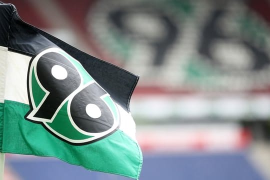 Fünf Profis von Hannover 96 hatten gegen die Corona-Auflagen verstoßen.