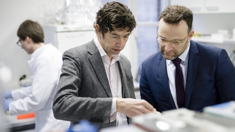 Virologe Christian Drosten (l.) mit Gesundheitsminister Jens Spahn im Februar.