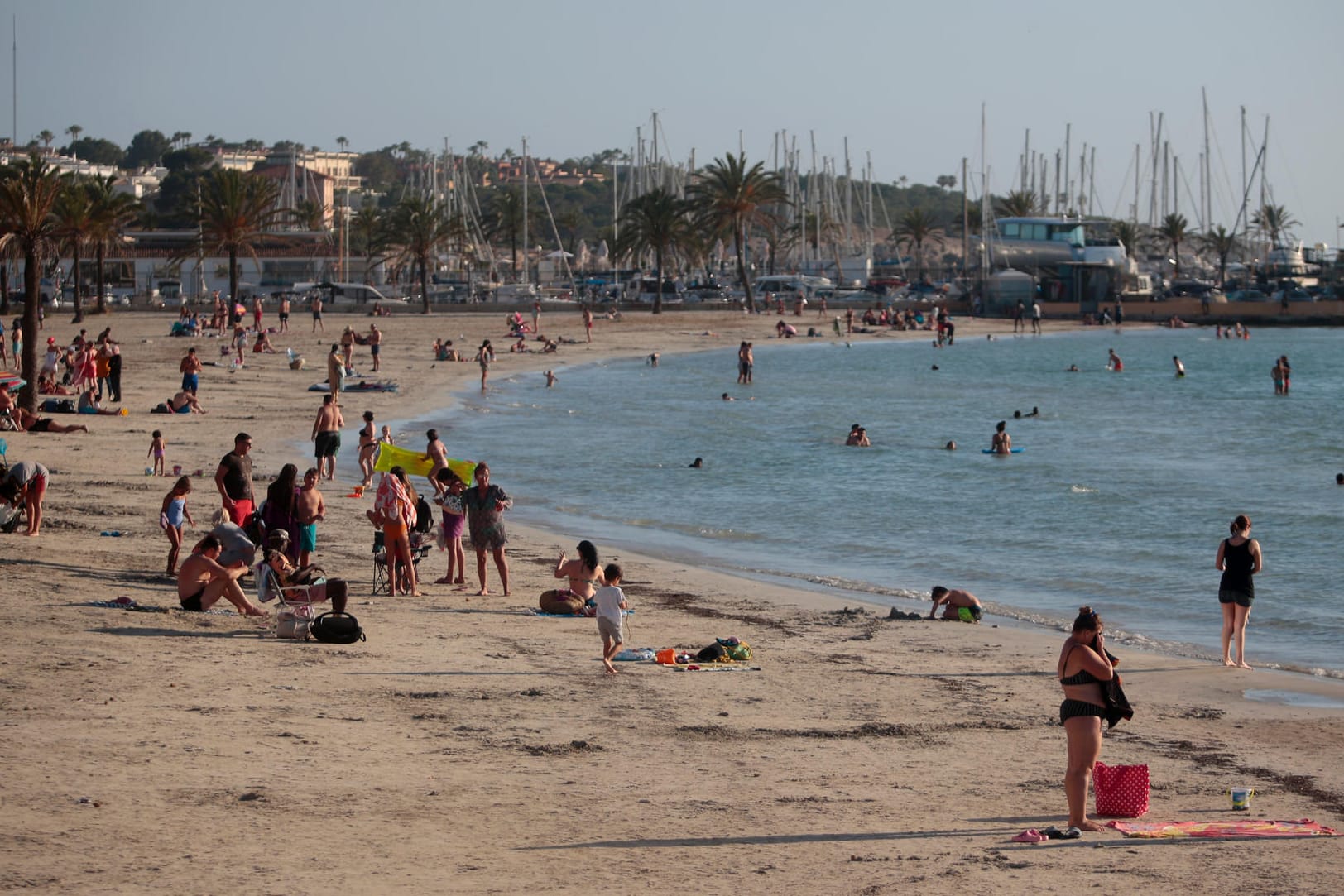 Mallorca (Symbolbild): Nach drei Monaten ohne Urlauber landen erstmals wieder Deutsche im Rahmen eines Pilotprojektes auf Mallorca.