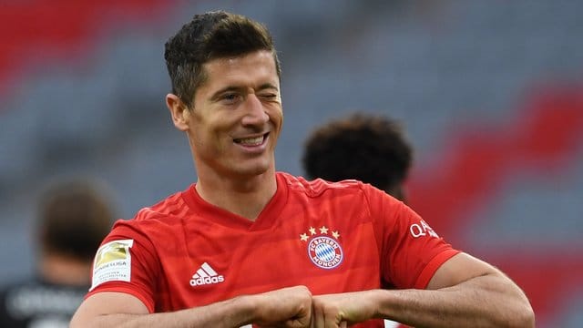 Bayern-Stürmer Robert Lewandowski sieht den Höhepunkt seiner Karriere noch nicht erreicht. Bayern-Stürmer Robert Lewandowski sieht den Höhepunkt seiner Karriere noch nicht erreicht.