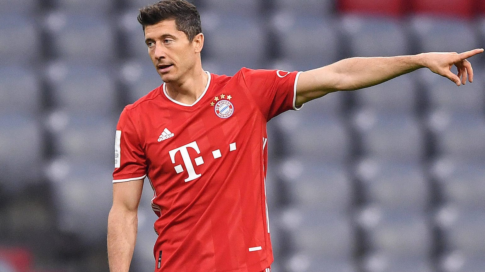 Robert Lewandowski: Der Pole ist nach seiner Gelb-Sperre gegen Bremen wieder mit dabei. Robert Lewandowski: Der Pole ist nach seiner Gelb-Sperre gegen Bremen wieder mit dabei.