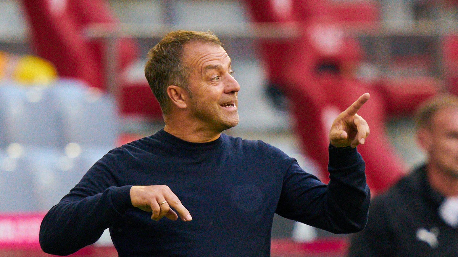 Hansi Flick: Der Trainer kann mit einem Sieg gegen Bremen seine erste Meisterschaft mit dem FC Bayern feiern. Hansi Flick: Der Trainer kann mit einem Sieg gegen Bremen seine erste Meisterschaft mit dem FC Bayern feiern.