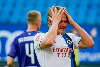 Joel Pojanpalo rauft sich die Haaren: VfL Osnabrück trifft gegen den HSV zum Ausgleich.