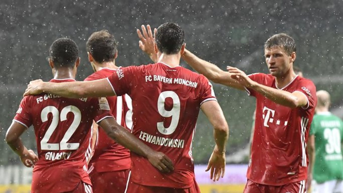 Torschütze Robert Lewandowski und der FC Bayern machten in Bremen die Meisterschaft perfekt.