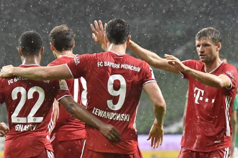 Torschütze Robert Lewandowski und der FC Bayern machten in Bremen die Meisterschaft perfekt.