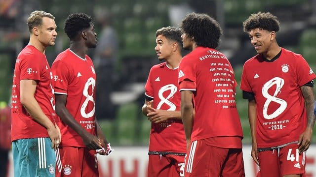 Die Spieler von Bayern München feiern die deutsche Meisterschaft. Die Spieler von Bayern München feiern die deutsche Meisterschaft.