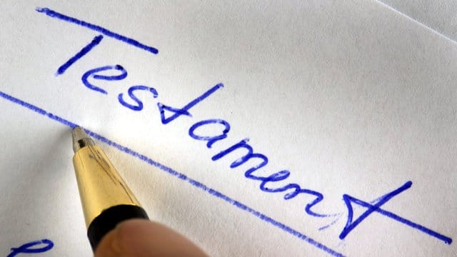 Ist im Testament keine gegenseitige Erbeinsetzung festgehalten, tritt nach dem Tod eines Ehegatten möglicherweise die gesetzliche Erbfolge ein. Ist im Testament keine gegenseitige Erbeinsetzung festgehalten, tritt nach dem Tod eines Ehegatten möglicherweise die gesetzliche Erbfolge ein.