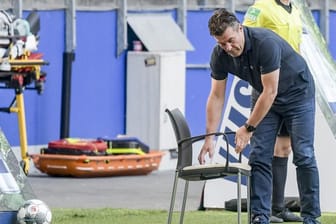 HSV-Trainer Dieter Hecking muss sich was einfallen lassen.