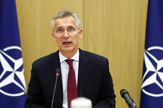 Nato-Generalsekretär Jens Stoltenberg spricht bei der Videokonferenz mit den Verteidigungsministern der Partnerstaaten.