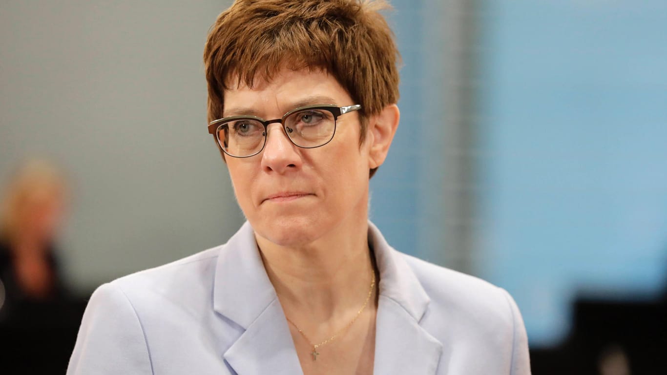 Annegret Kramp-Karrenbauer: Die Bundesministerin für Verteidigung hat sich zum geplanten Truppenabzug der USA kritisch geäußert.
