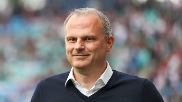 Bezeichnet die wirtschaftliche Lage vom FC Schalke als "anspruchsvoll": Sportvorstand Jochen Schneider. Bezeichnet die wirtschaftliche Lage vom FC Schalke als "anspruchsvoll": Sportvorstand Jochen Schneider.