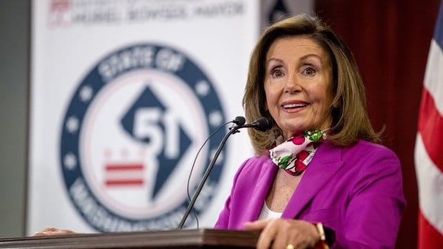 Die Sprecherin des US-Repräsentantenhauses, Nancy Pelosi, spricht bei einer Pressekonferenz. Die Sprecherin des US-Repräsentantenhauses, Nancy Pelosi, spricht bei einer Pressekonferenz.