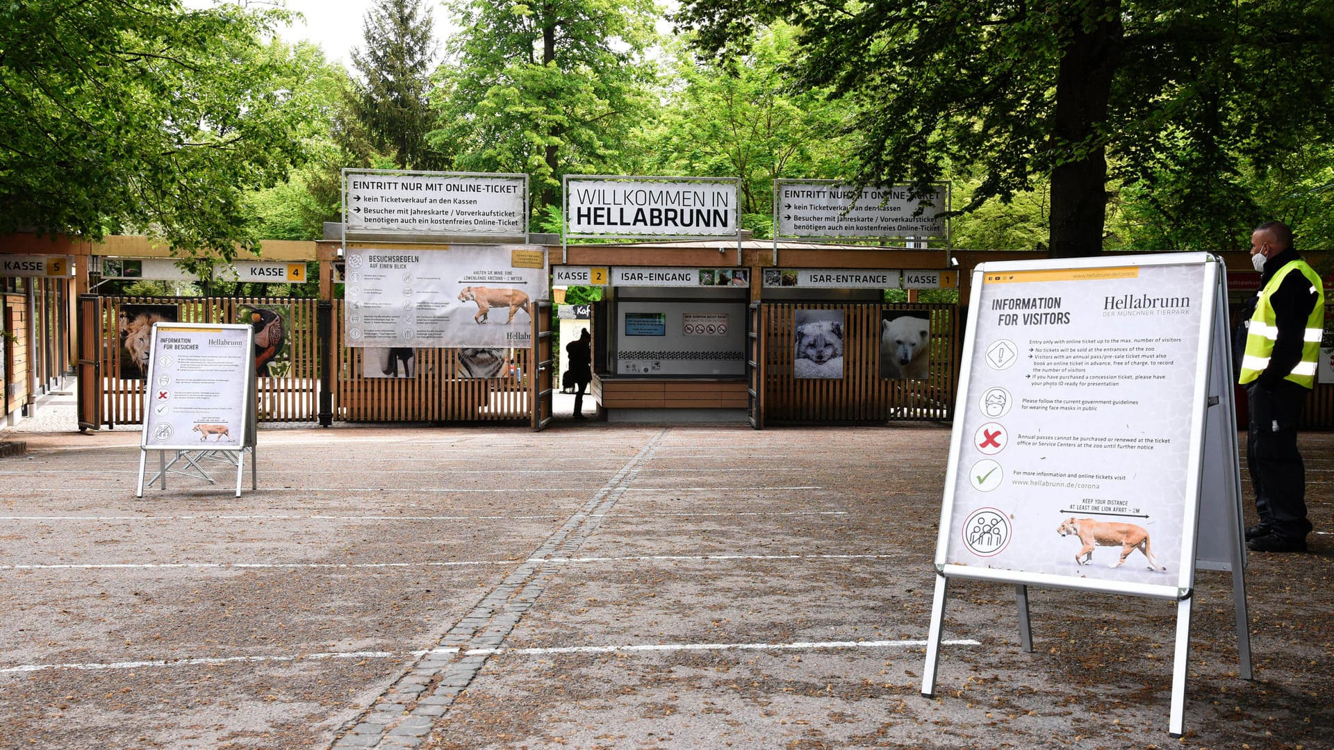 Der Eingang vom Tierpark Hellabrunn: Täglich dürfen nur 4.400 Personen auf das Gelände. Der Eingang vom Tierpark Hellabrunn: Täglich dürfen nur 4.400 Personen auf das Gelände.