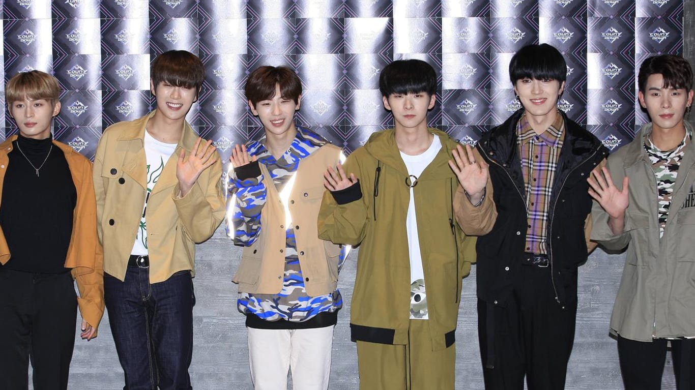Die Mitglieder der südkoreanischen Band TST: Anfangs waren sie zu siebt, jetzt verbleiben fünf Sänger.