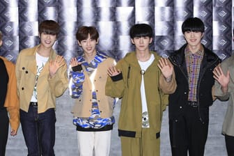 Die Mitglieder der südkoreanischen Band TST: Anfangs waren sie zu siebt, jetzt verbleiben fünf Sänger.