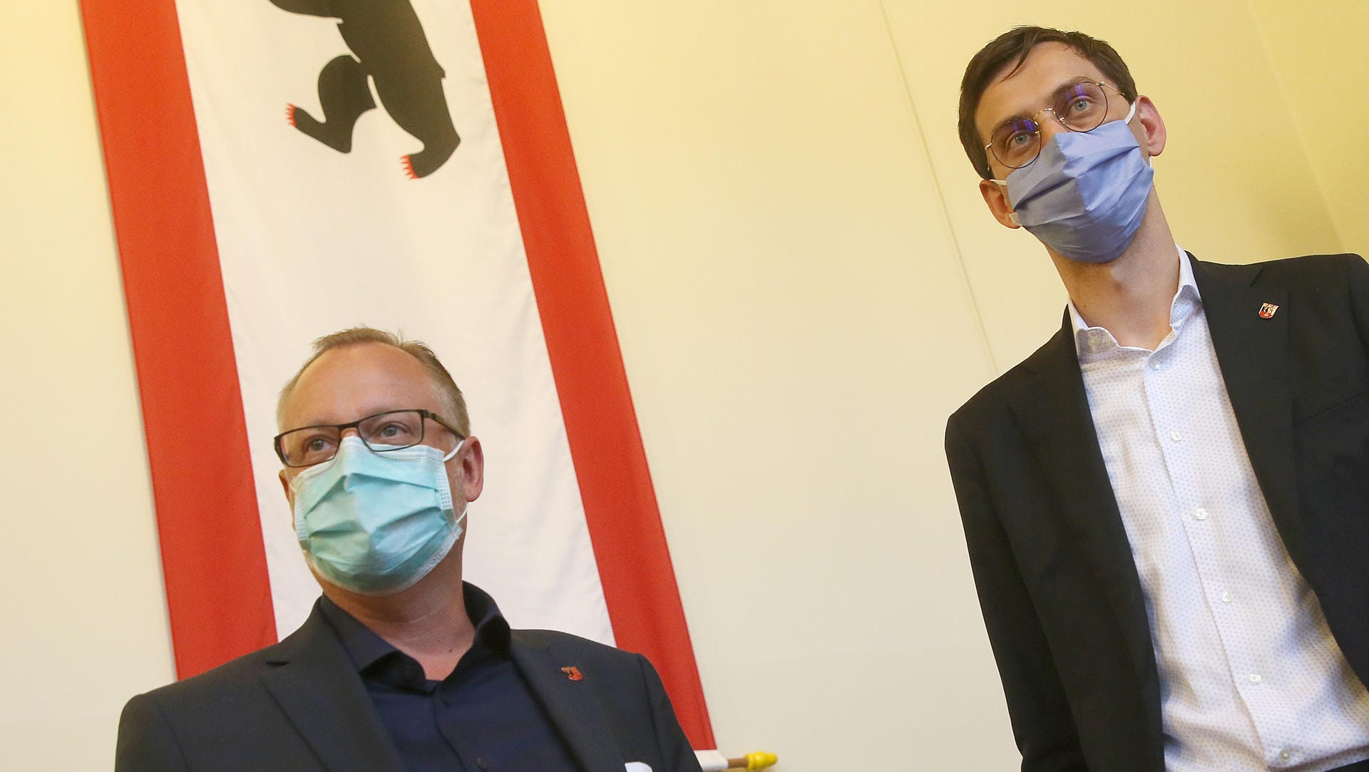 Martin Hikel (rechts), SPD-Bezirksbürgermeister von Neukölln, und CDU-Gesundheitsstadtrat Falko Liecke: In ihrem Bezirk gibt es einen Corona-Ausbruch.