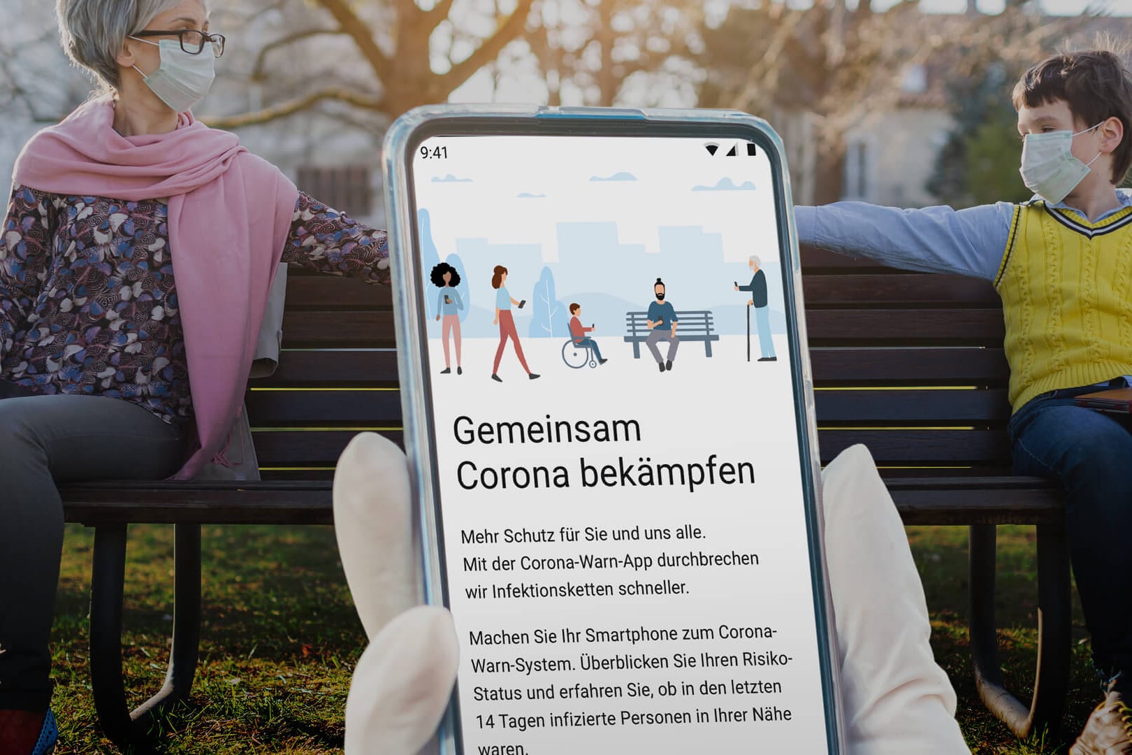 Eine ältere Frau und ein Junge sitzen auf einer Parkbank: Die ältesten und jüngsten unter uns können die Corona-App nicht nutzen, weil sie oft kein kompatibles Gerät haben.