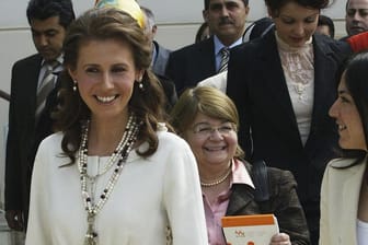 Asma al-Assad 2006 in Istanbul: Die Ehefrau von Machthaber Assad steht nun auf der US-Sanktionsliste.