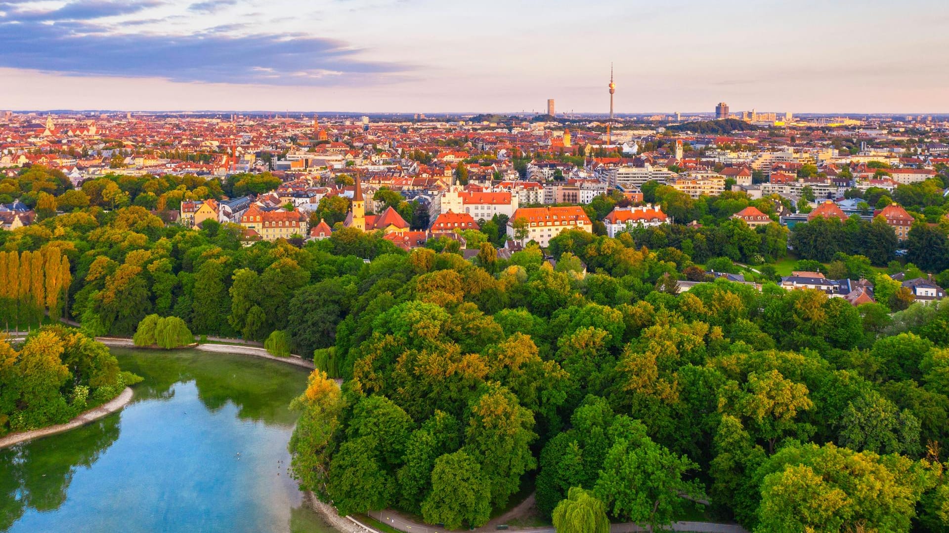 Blick auf München: Eine Hausbesitzerin muss zum Teil die Kosten der Bergung von Weltkriegsmunition zahlen. Blick auf München: Eine Hausbesitzerin muss zum Teil die Kosten der Bergung von Weltkriegsmunition zahlen.