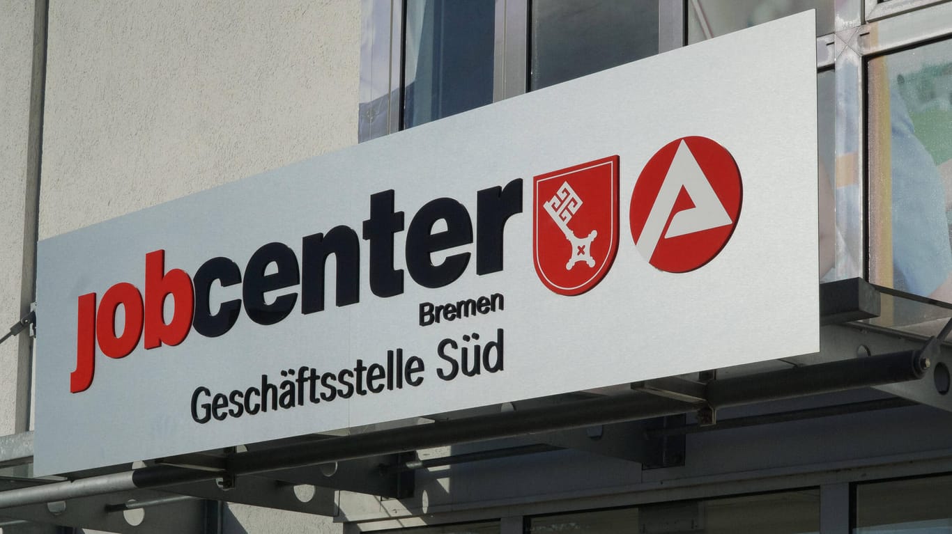 Ein Jobcenter in Bremen: Wer in der Corona-Krise Hartz-IV beantragt, kommt leichter an staatliche Hilfen.