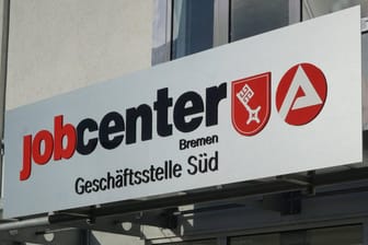 Ein Jobcenter in Bremen: Wer in der Corona-Krise Hartz-IV beantragt, kommt leichter an staatliche Hilfen.