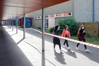 Schule in Düsseldorf: Nach den Ferien sollen die Beschränkungen im Betrieb der Bildungseinrichtungen fallen.