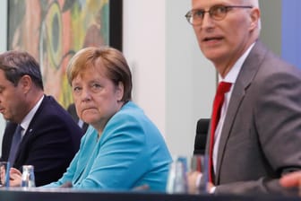 Merkel, Söder (li.), Tschentscher: Sprechen in wichtigen Fragen der Coronakrise wieder mit einer Stimme.