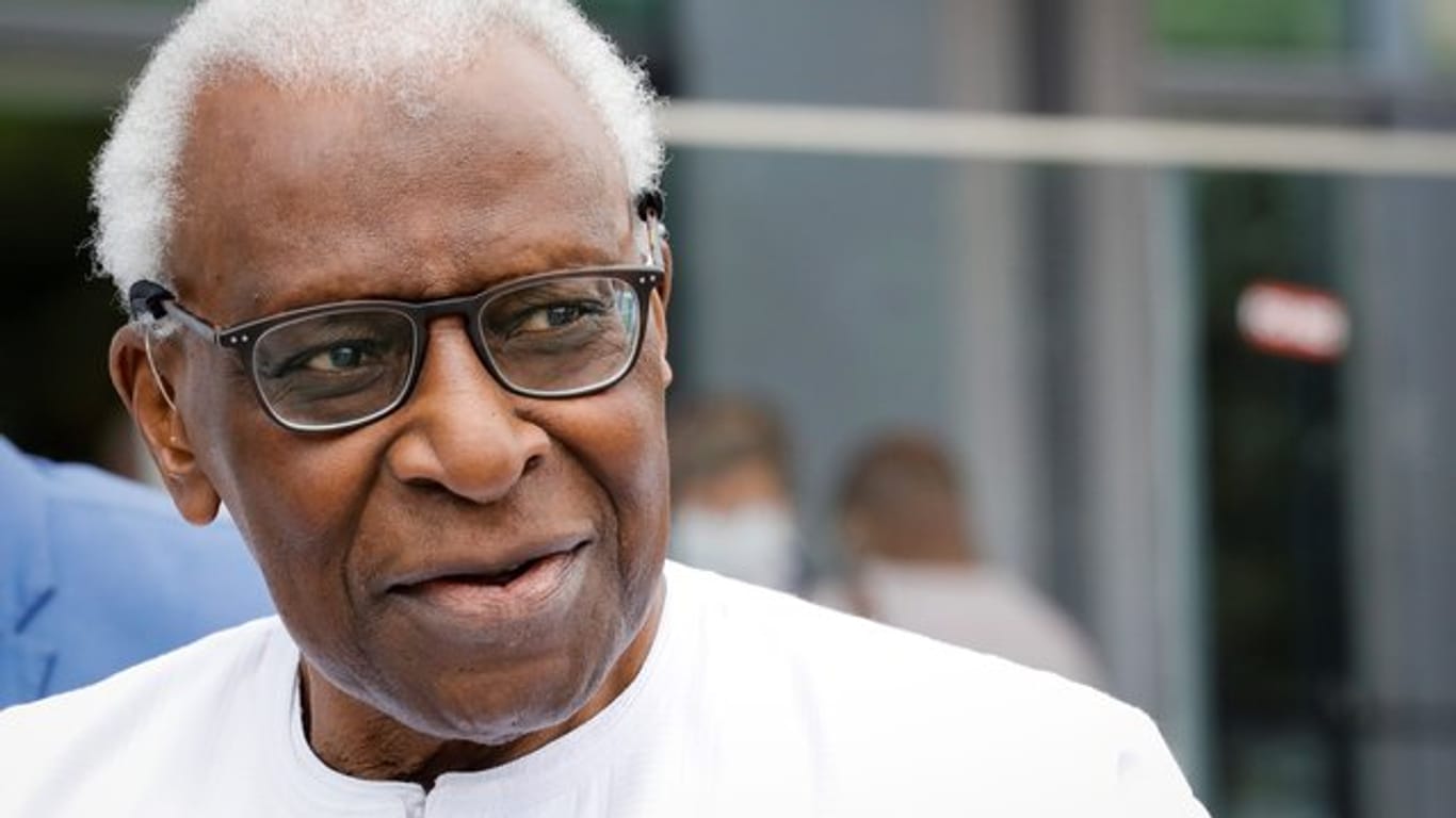 Im Prozess gegen den Ex-IAAF-Präsidenten Lamine Diack hat die Staatsanwaltschaft eine Gefängnisstrafe von vier Jahren gefordert.