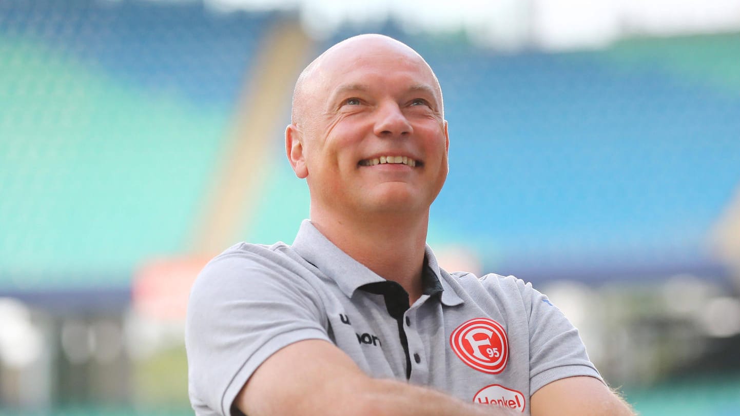 Uwe Rösler: Der Düsseldorfer Trainer kann sich über einen wichtigen Punkt im Abstiegskampf freuen. Uwe Rösler: Der Düsseldorfer Trainer kann sich über einen wichtigen Punkt im Abstiegskampf freuen.