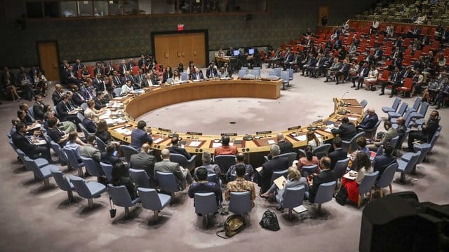 Mitglieder nehmen im August 2019 an einer Sitzung des Sicherheitsrates der Vereinten Nationen teil. Mitglieder nehmen im August 2019 an einer Sitzung des Sicherheitsrates der Vereinten Nationen teil.
