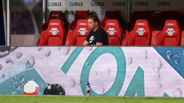 Leipzigs Trainer Julian Nagelsmann ist nach dem 2:2 enttäuscht. Leipzigs Trainer Julian Nagelsmann ist nach dem 2:2 enttäuscht.