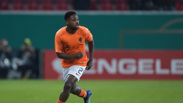 Will einem Bericht nach zu Hertha wechseln: Der Niederländer Deyovaisio Zeefuik. Will einem Bericht nach zu Hertha wechseln: Der Niederländer Deyovaisio Zeefuik.
